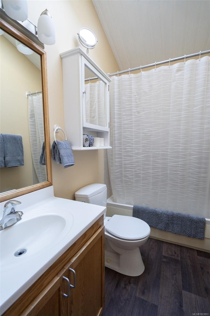 









121


Thomas

Rd,
Salt Spring,




BC
V8K 1R2

