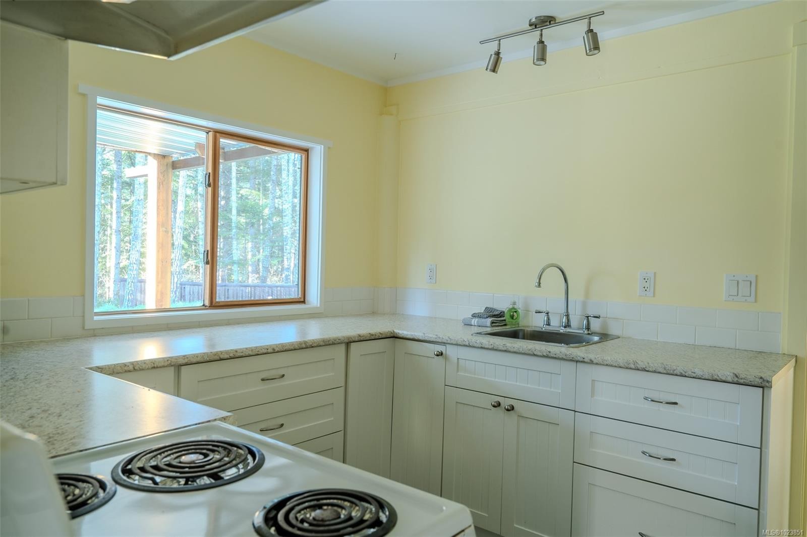 









121


Thomas

Rd,
Salt Spring,




BC
V8K 1R2

