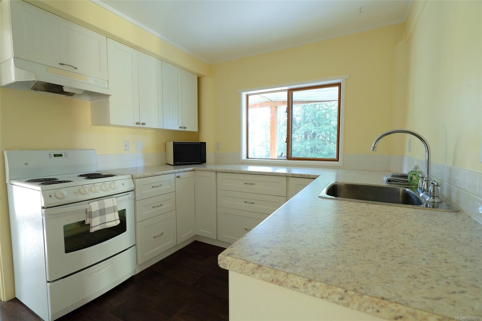 









121


Thomas

Rd,
Salt Spring,




BC
V8K 1R2

