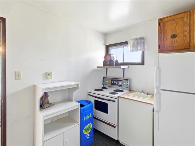 









37


MCIVOR

LANE,
St Andrews,




MB
R1A 2A7

