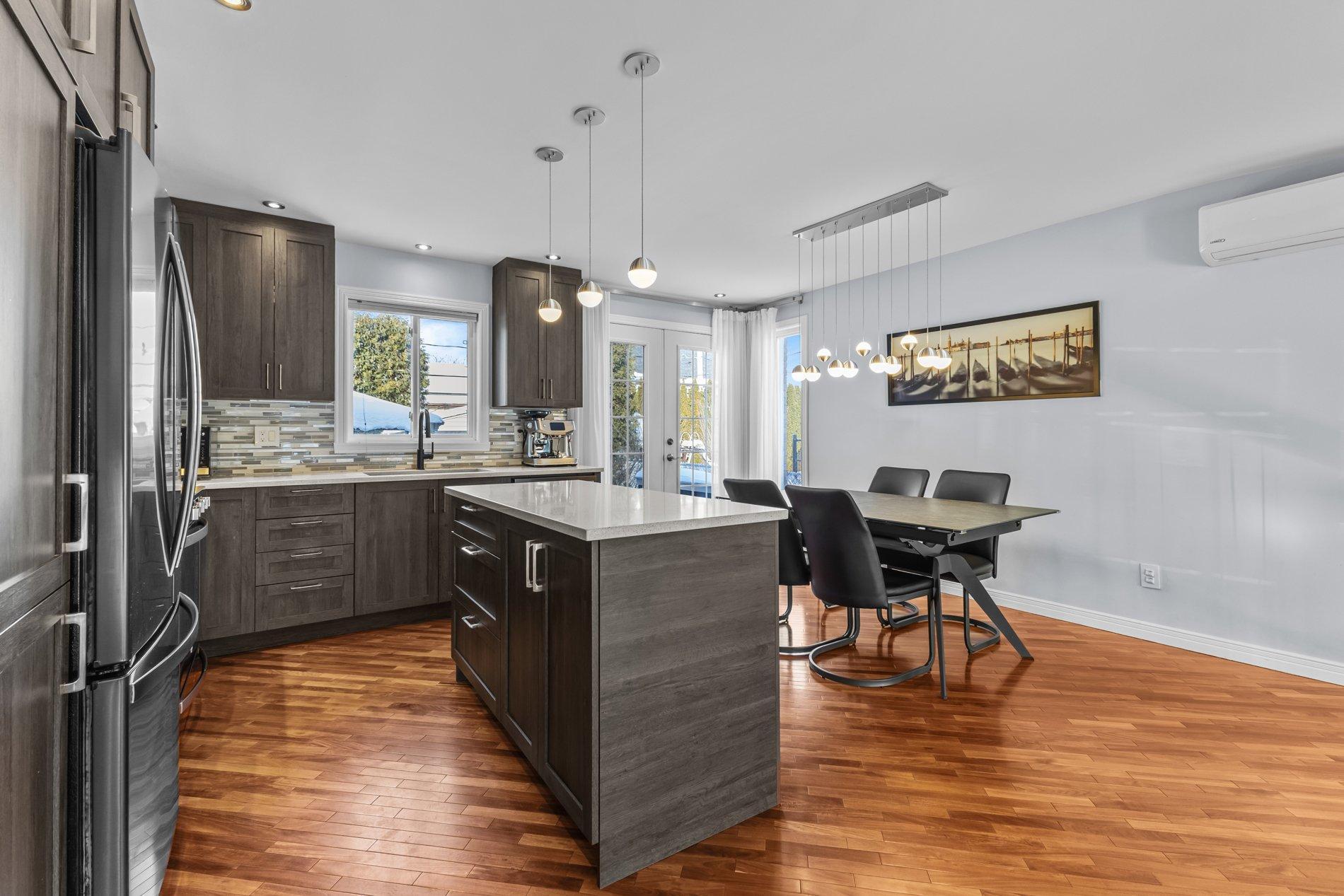 









80


Rue des Tourterelles

,
La Prairie,




QC
J5R5W3

