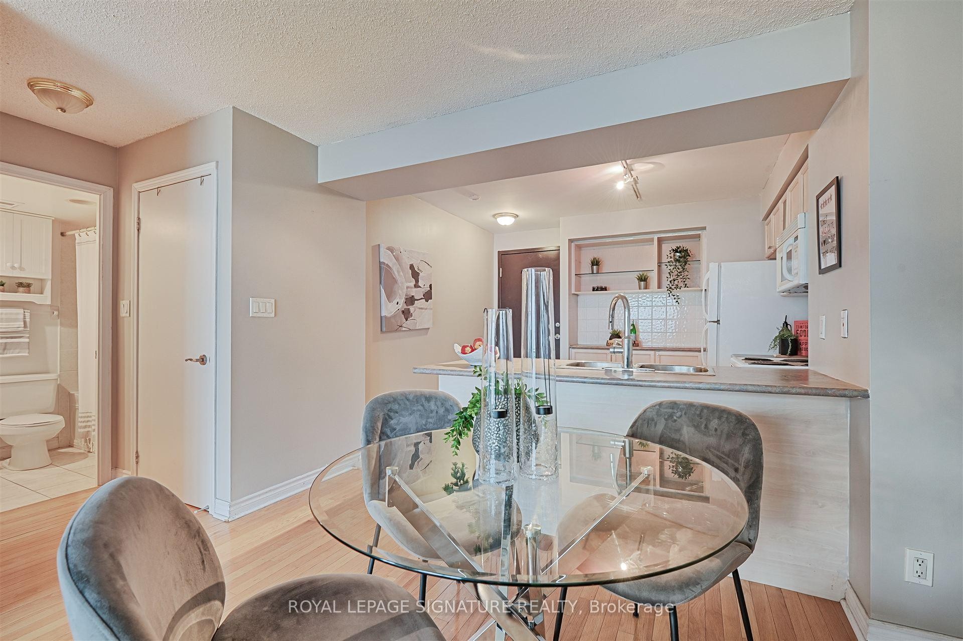 









410


Queens Quay

N/A West, 505,
Toronto,




ON
M5V 3T1

