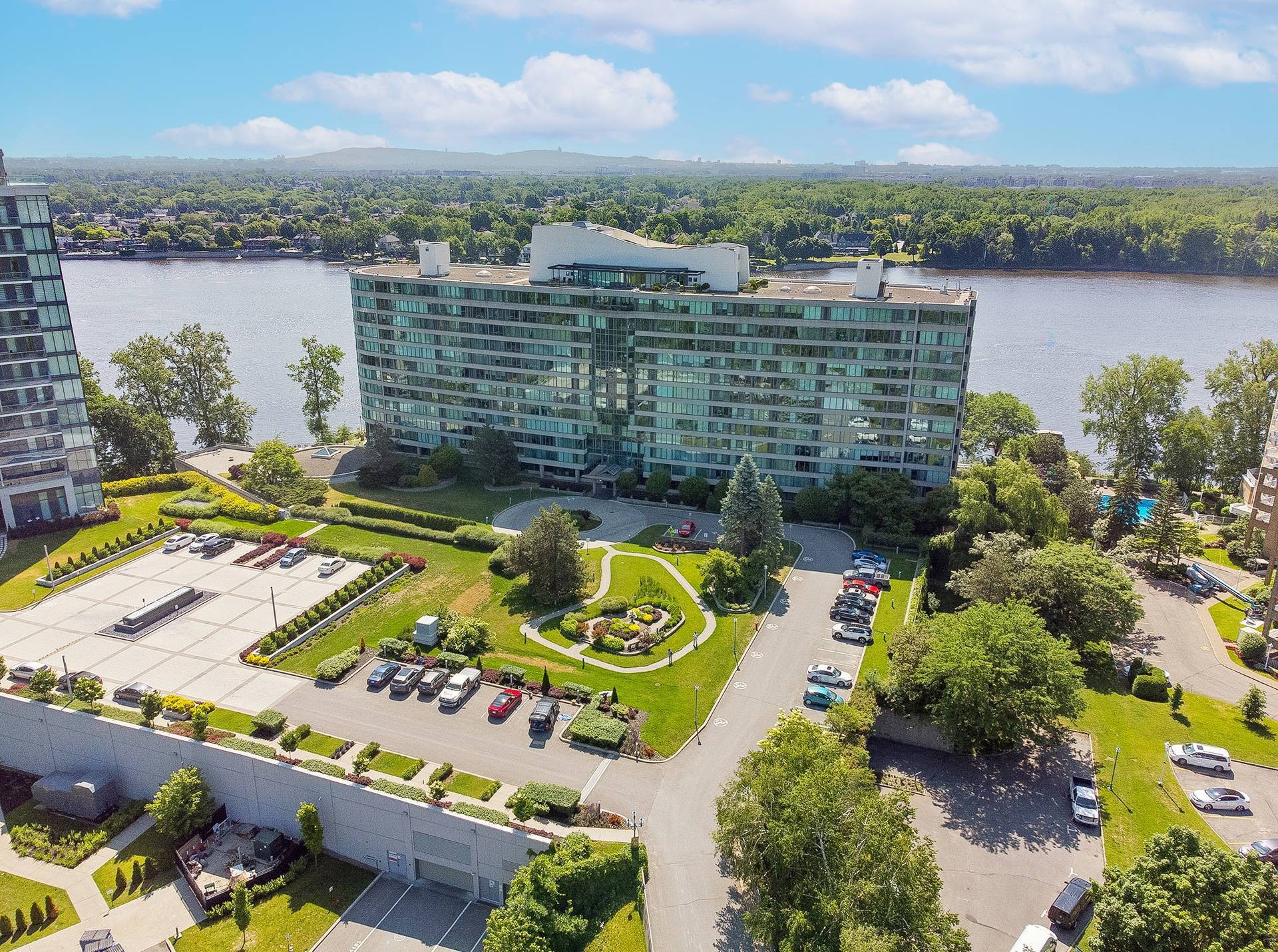 









4450


Prom. Paton

, 511,
Laval (Chomedey),




QC
H7W5J7

