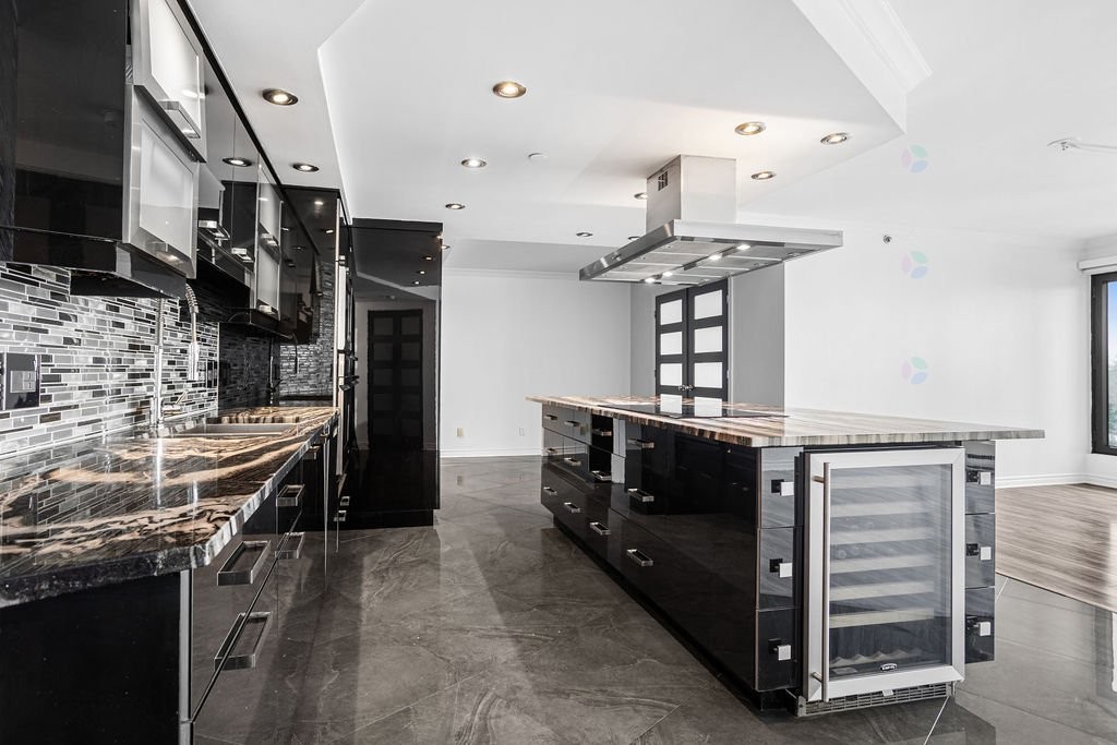 









4450


Prom. Paton

, 511,
Laval (Chomedey),




QC
H7W5J7

