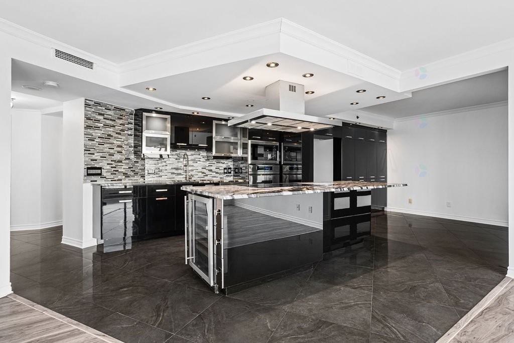 









4450


Prom. Paton

, 511,
Laval (Chomedey),




QC
H7W5J7

