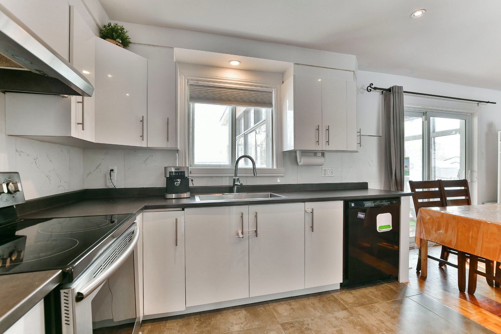 









108


Rue Vanier

,
L'Épiphanie,




QC
J5X3A7

