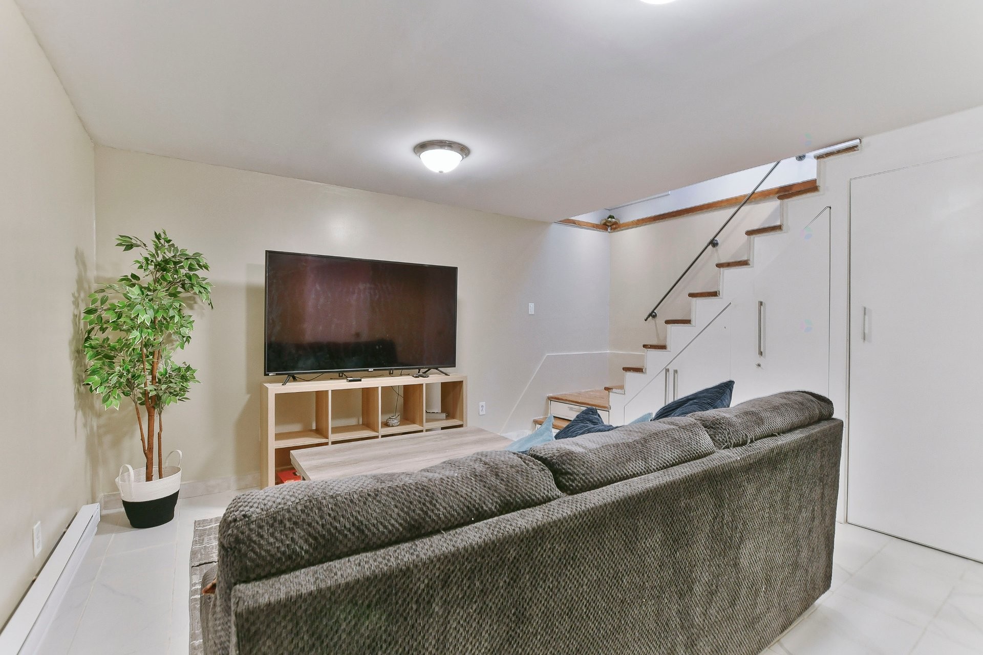 









108


Rue Vanier

,
L'Épiphanie,




QC
J5X3A7

