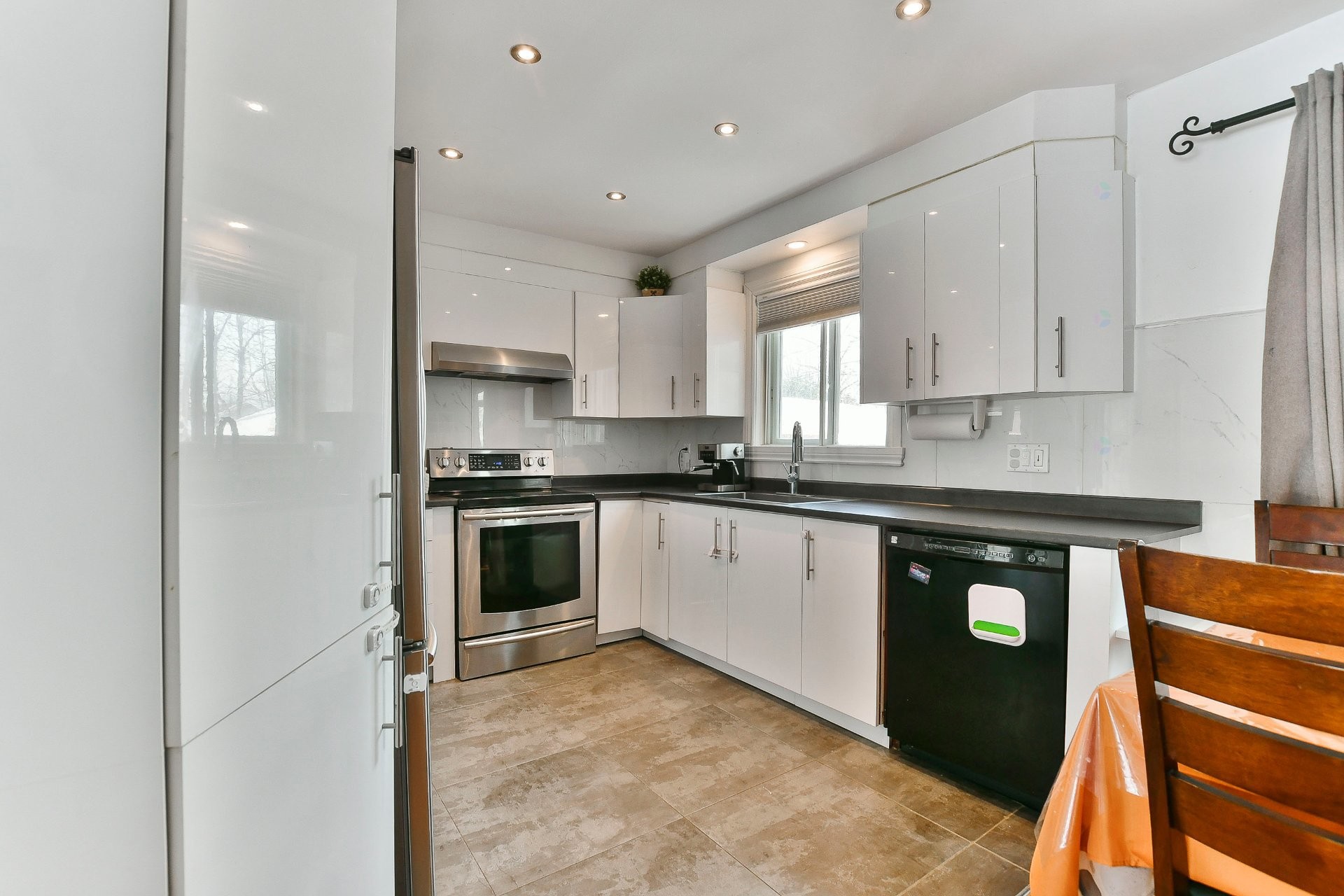 









108


Rue Vanier

,
L'Épiphanie,




QC
J5X3A7

