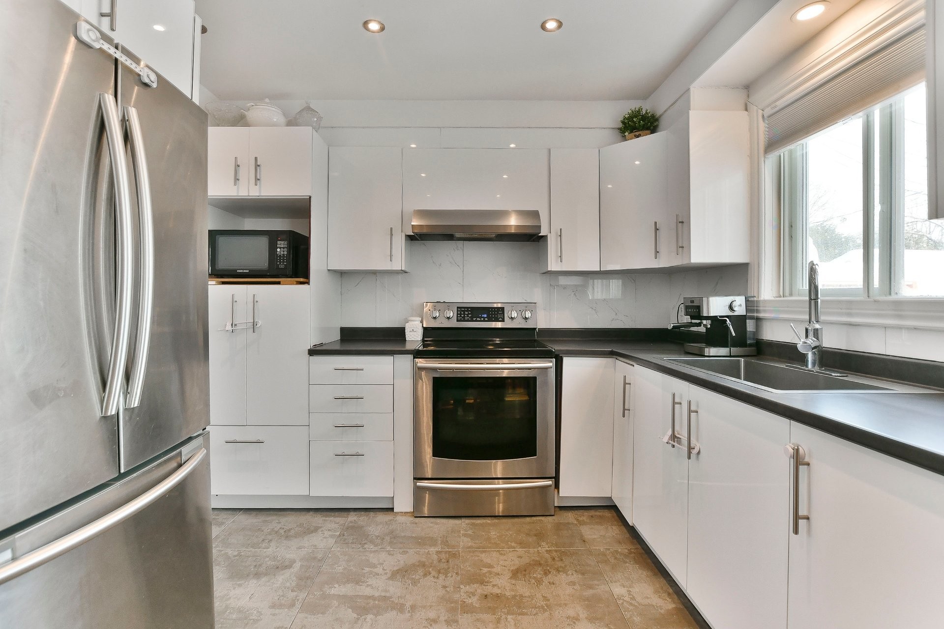 









108


Rue Vanier

,
L'Épiphanie,




QC
J5X3A7

