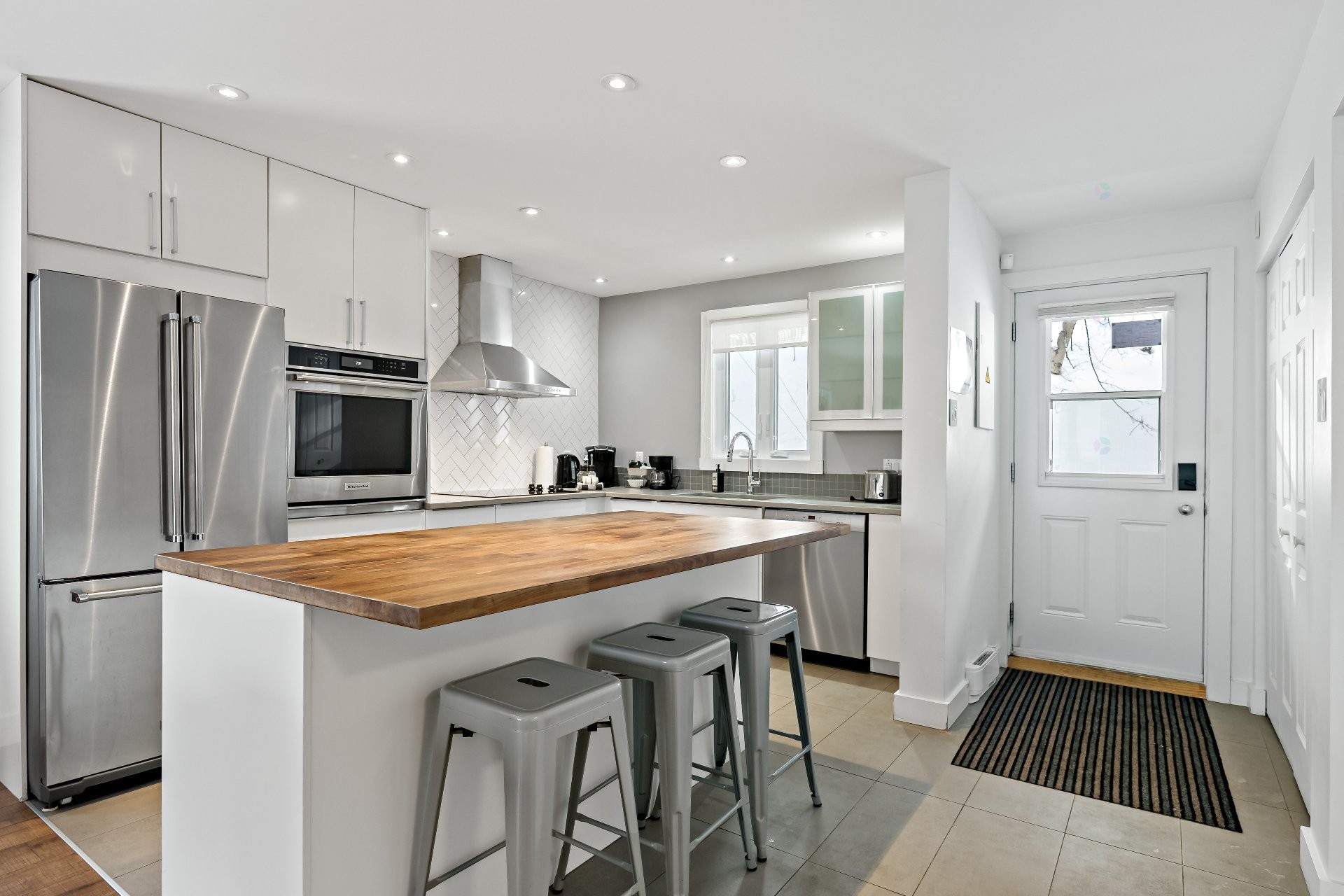 









140


Rue Cuttle

, 464,
Mont-Tremblant,




QC
J8E1B6

