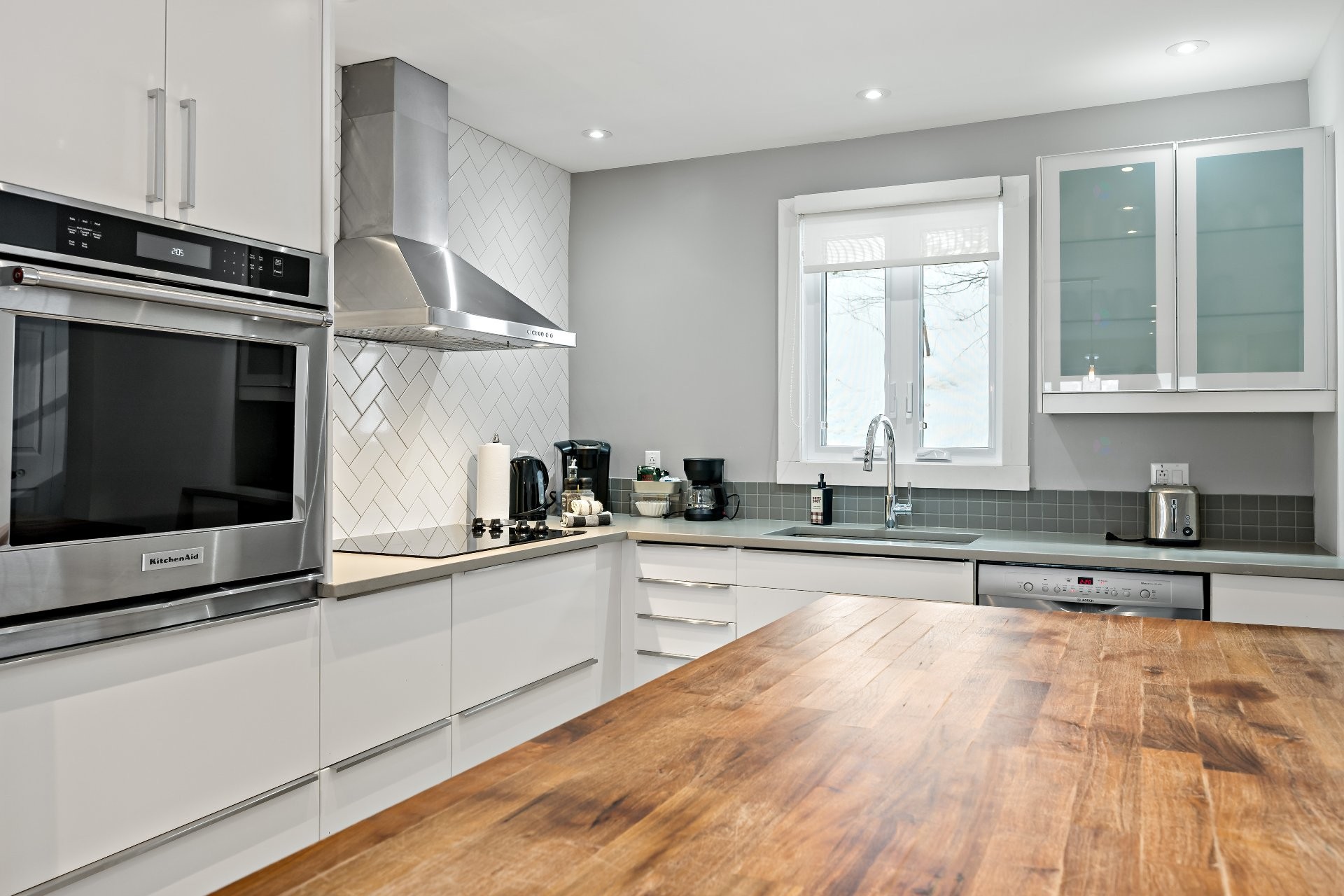 









140


Rue Cuttle

, 464,
Mont-Tremblant,




QC
J8E1B6

