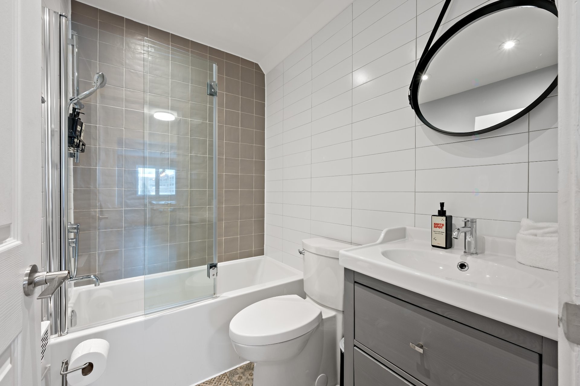 









140


Rue Cuttle

, 464,
Mont-Tremblant,




QC
J8E1B6

