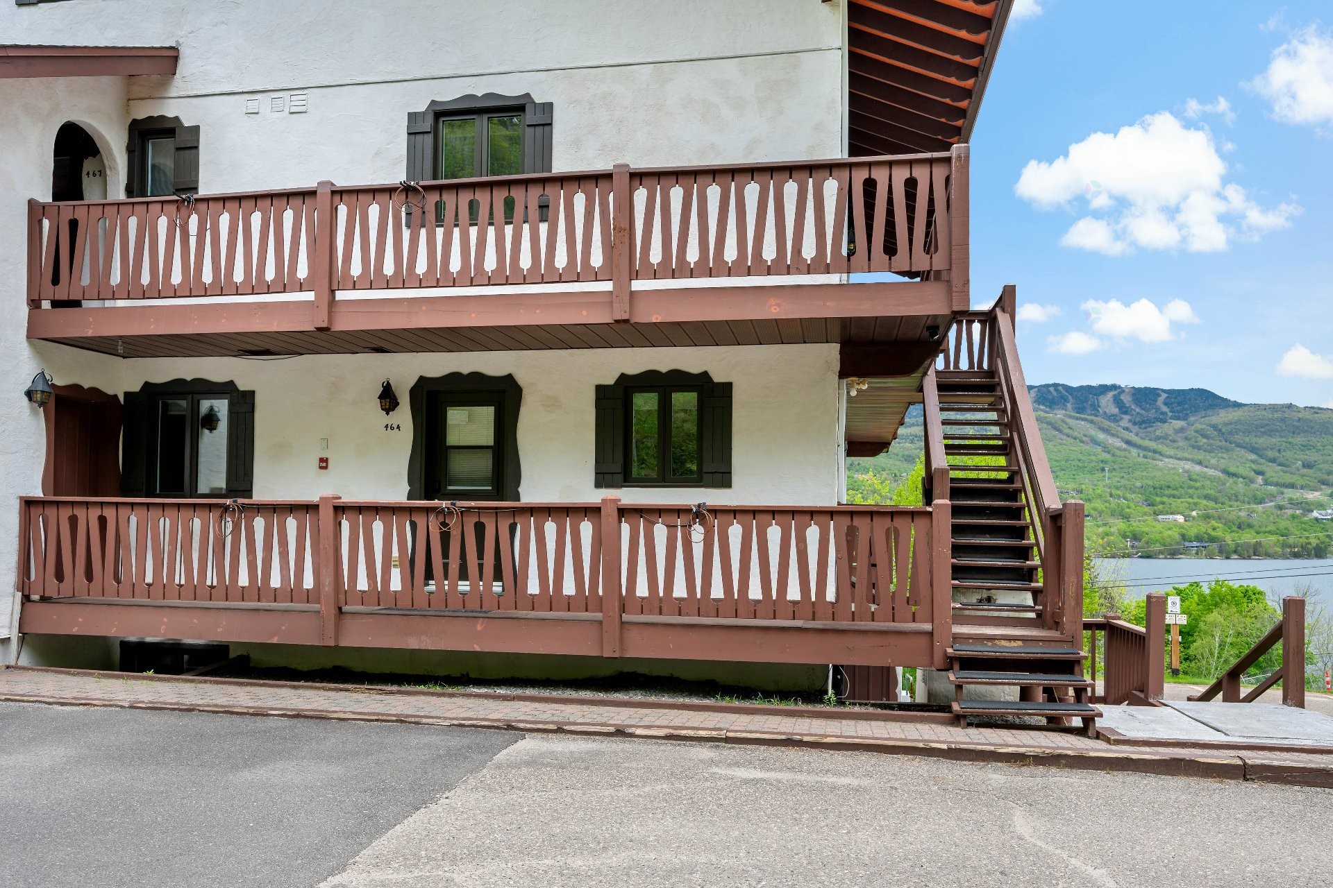 









140


Rue Cuttle

, 464,
Mont-Tremblant,




QC
J8E1B9

