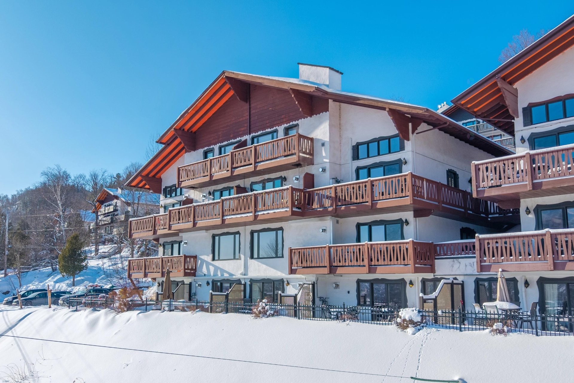 









140


Rue Cuttle

, 464,
Mont-Tremblant,




QC
J8E1B9

