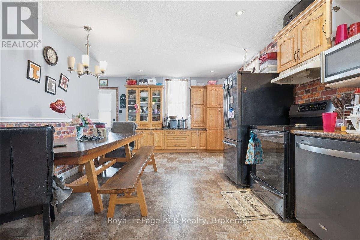 












45169 JAMESTOWN ROAD

,
Huron East (Grey),




Ontario
N4W3G7

