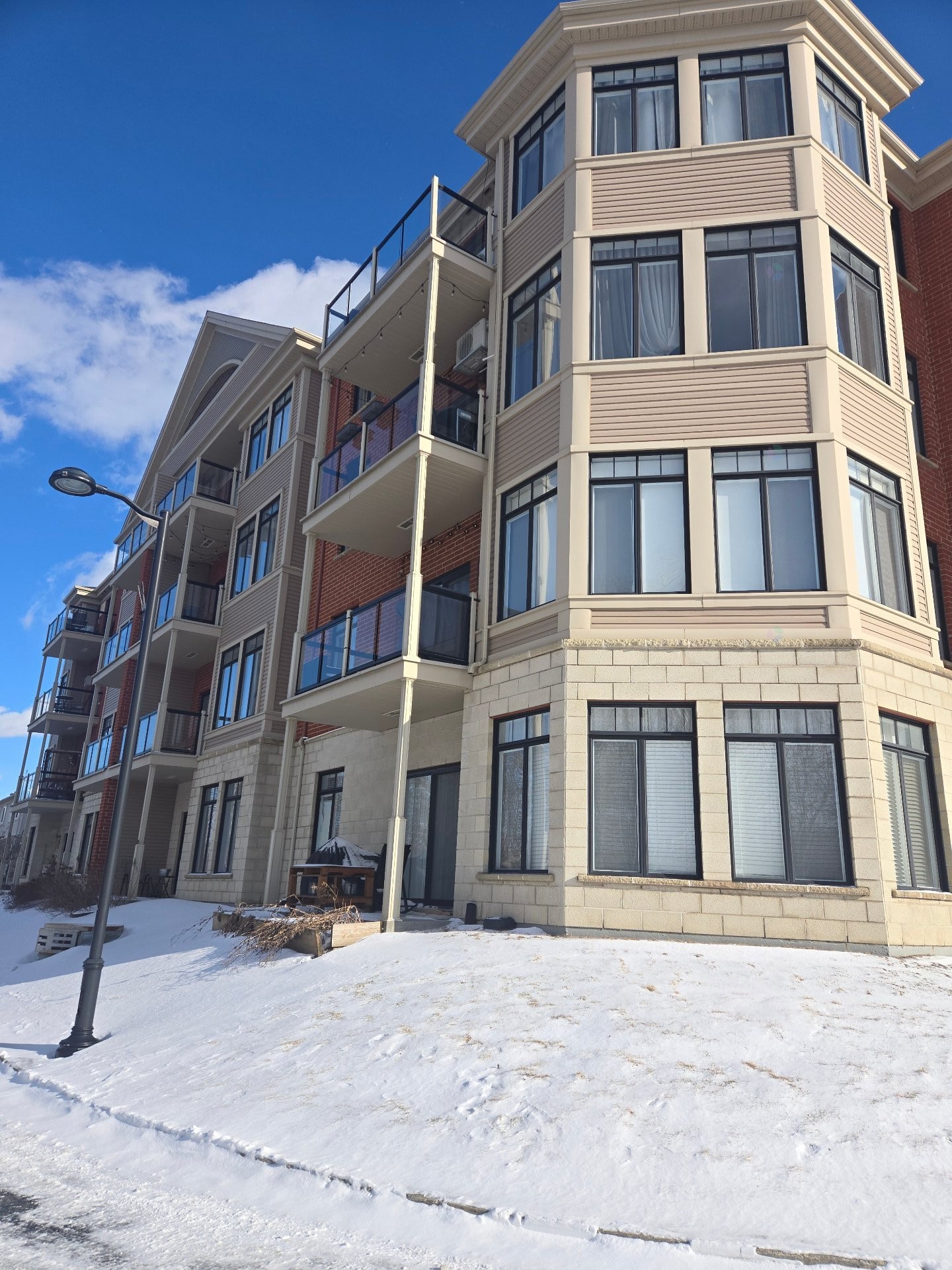 









6290


Boul. Chevrier

, 108,
Brossard,




QC
J4Z0M1

