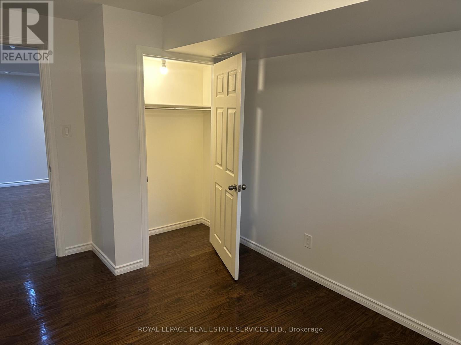 












BSMT - 1 GRUENWALD GATE E

,
Brampton,




Ontario
L6Y6C4

