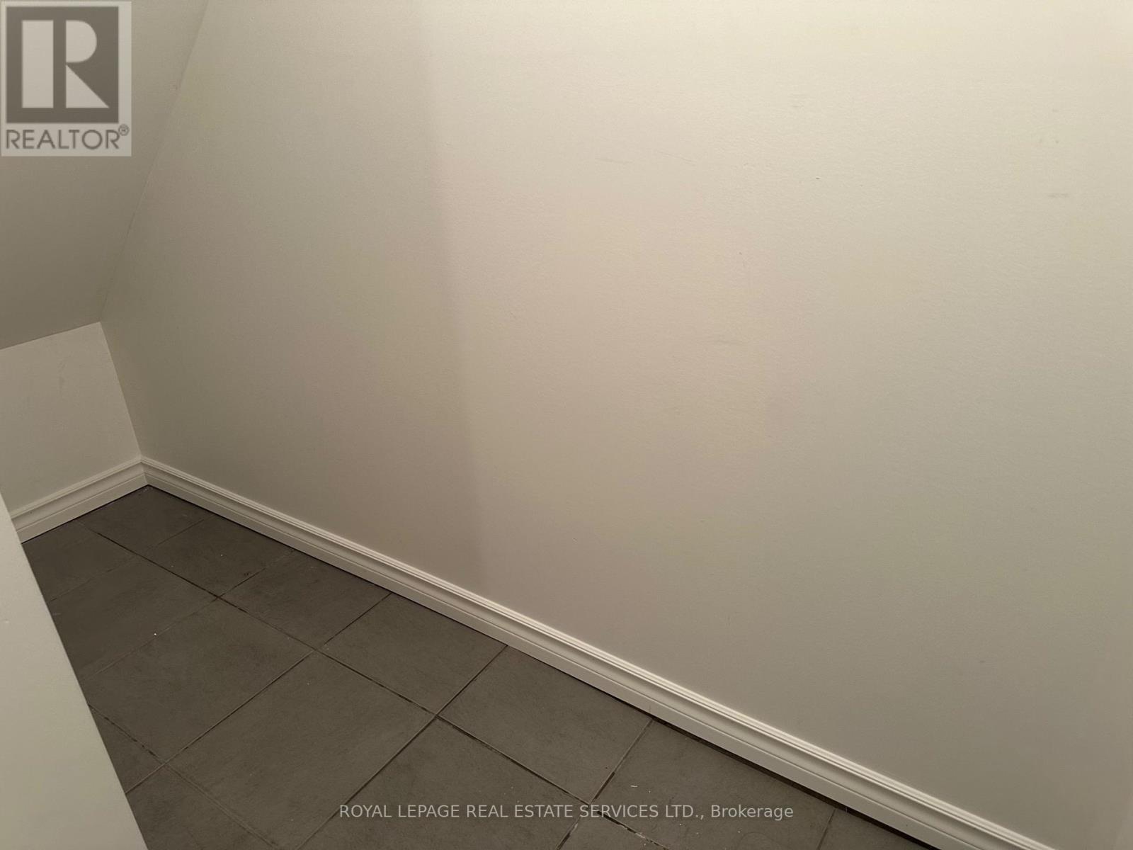 












BSMT - 1 GRUENWALD GATE E

,
Brampton,




Ontario
L6Y6C4

