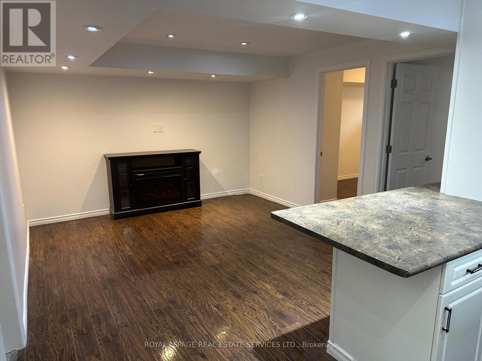 












BSMT - 1 GRUENWALD GATE E

,
Brampton,




Ontario
L6Y6C4

