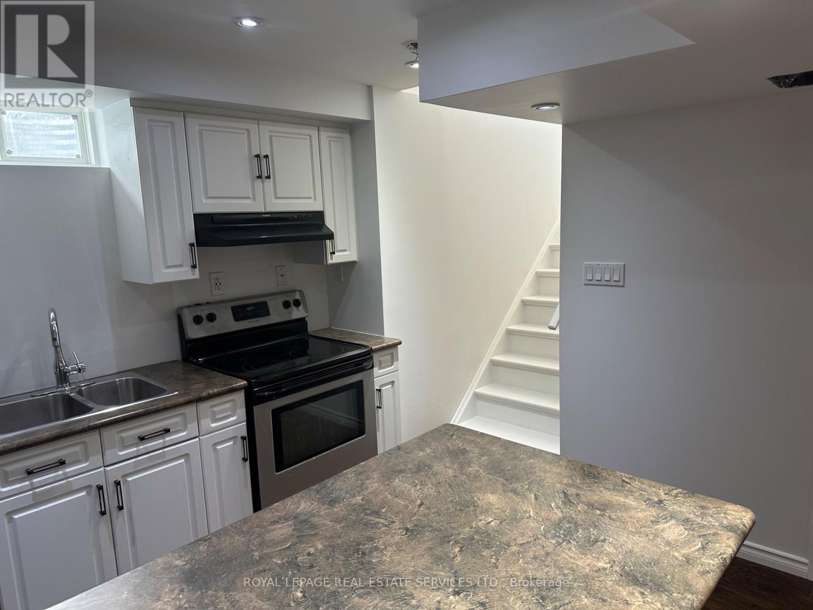 












BSMT - 1 GRUENWALD GATE E

,
Brampton,




Ontario
L6Y6C4

