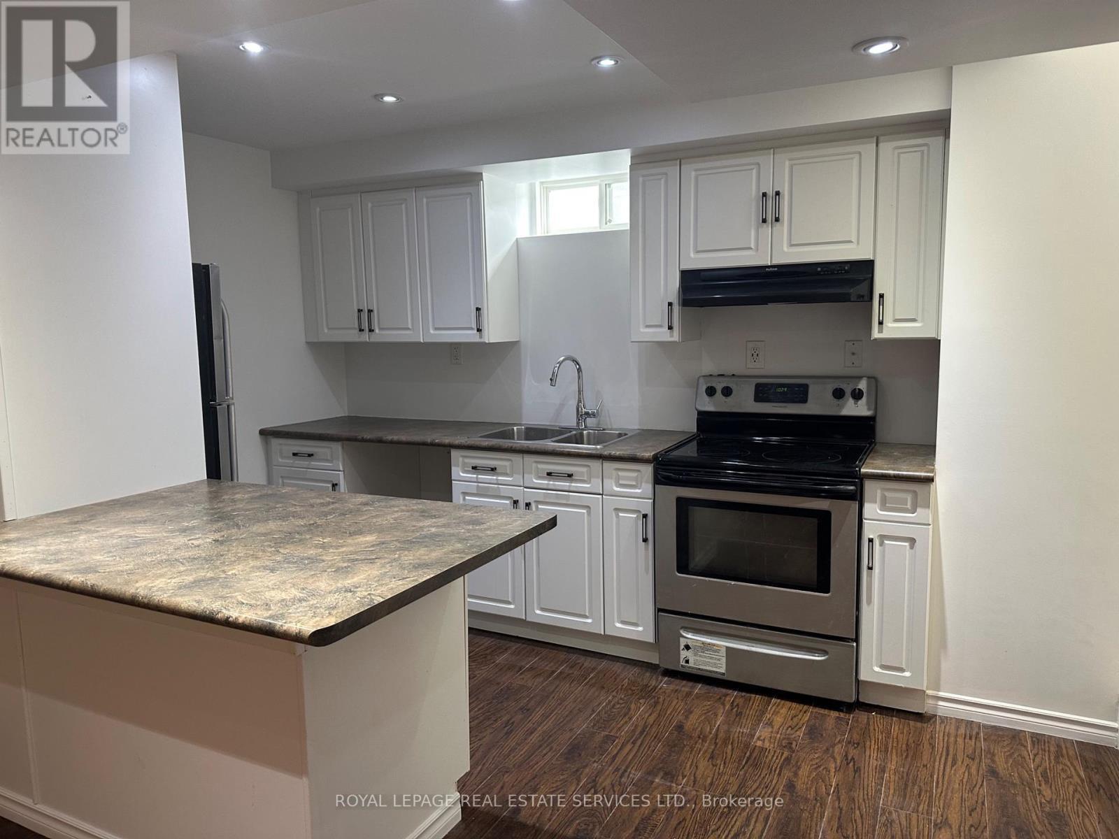 












BSMT - 1 GRUENWALD GATE E

,
Brampton,




Ontario
L6Y6C4

