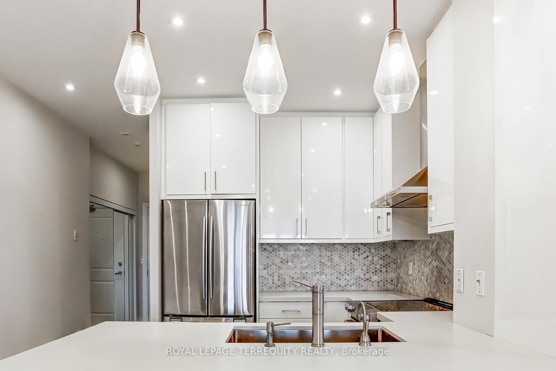 









245


Dalesford

Road, 422,
Toronto,




ON
M8Y 4H7

