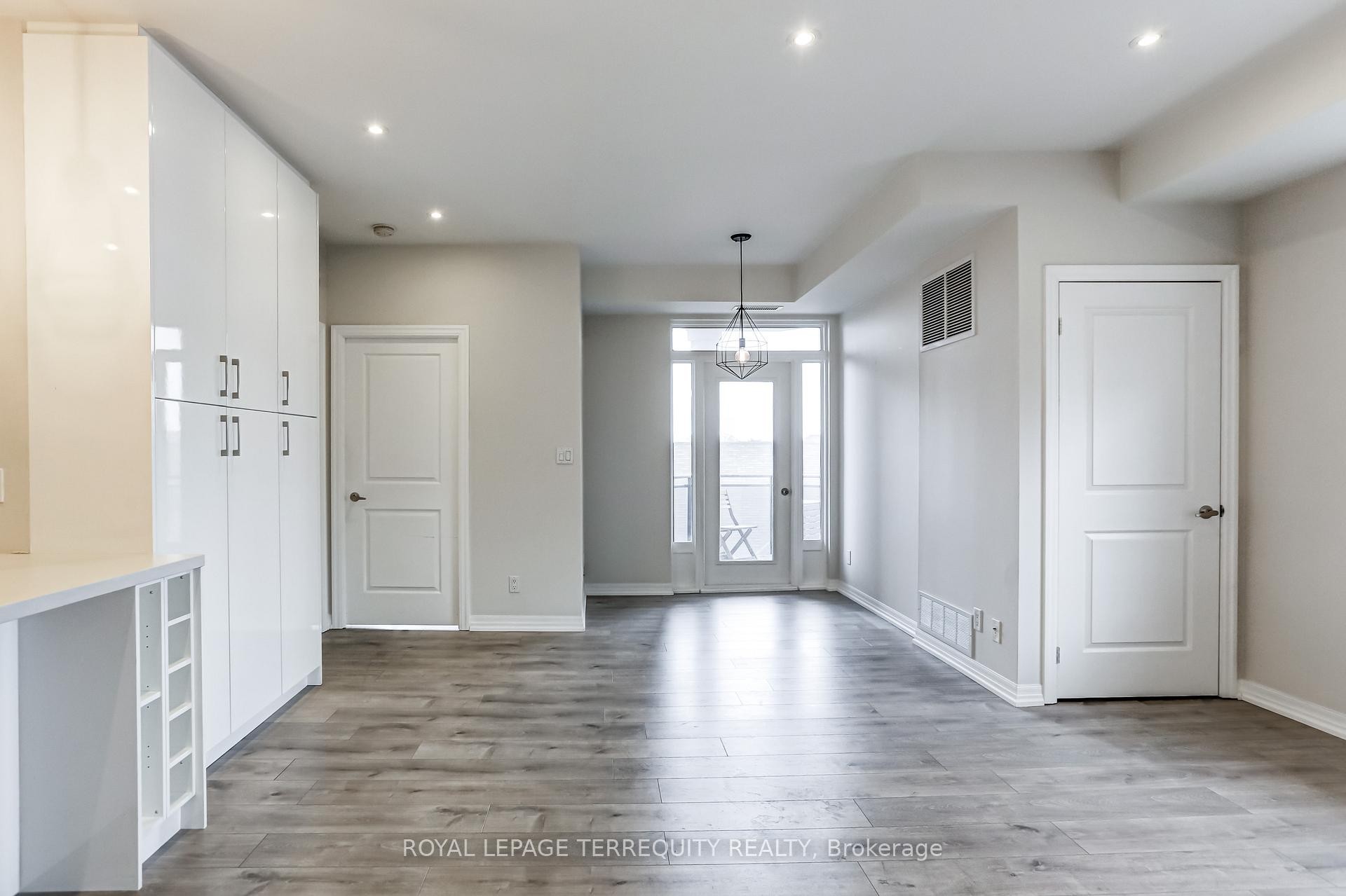 









245


Dalesford

Road, 422,
Toronto,




ON
M8Y 4H7

