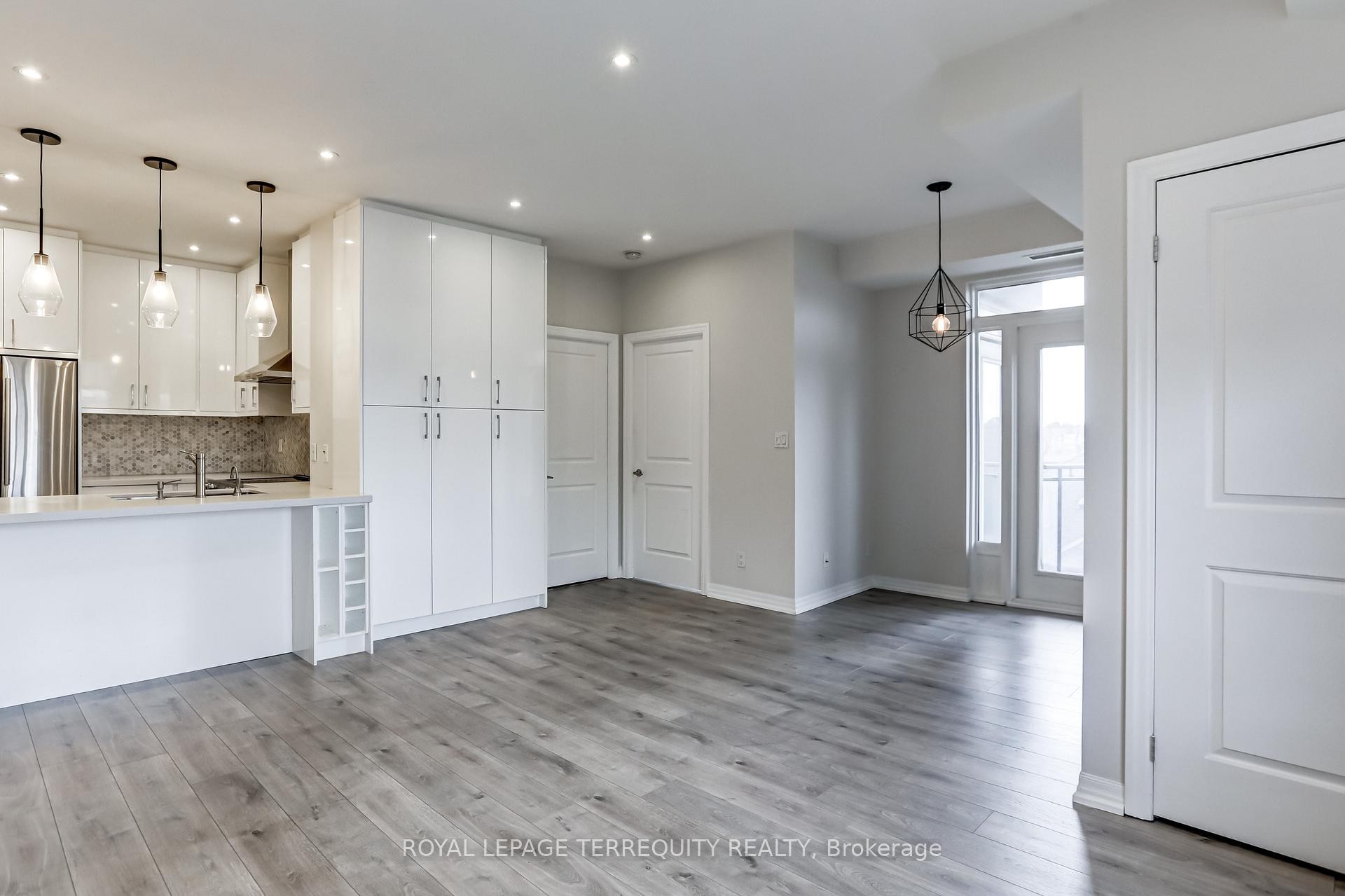 









245


Dalesford

Road, 422,
Toronto,




ON
M8Y 4H7

