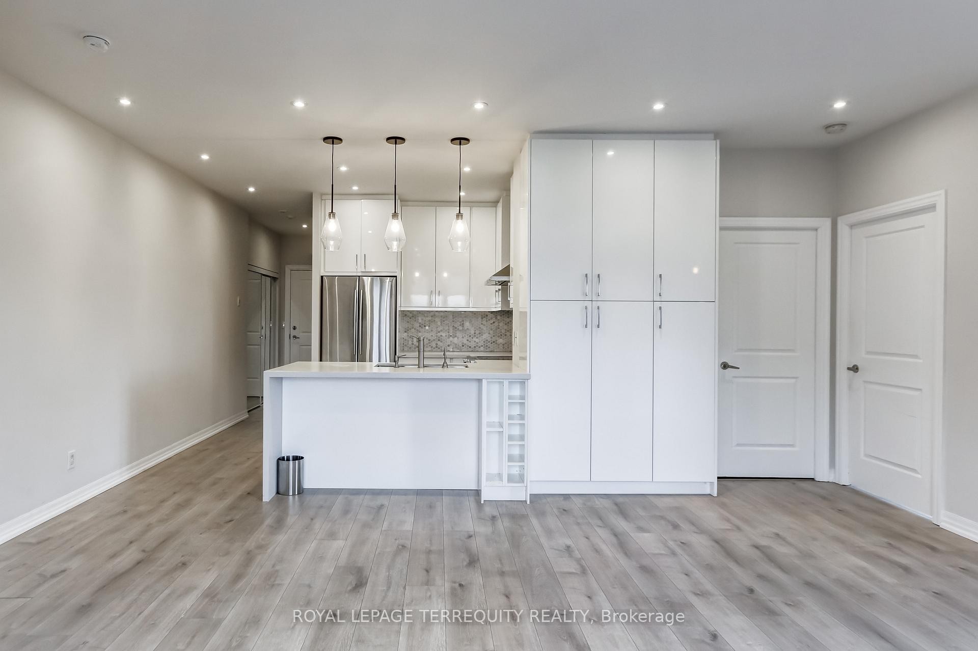 









245


Dalesford

Road, 422,
Toronto,




ON
M8Y 4H7

