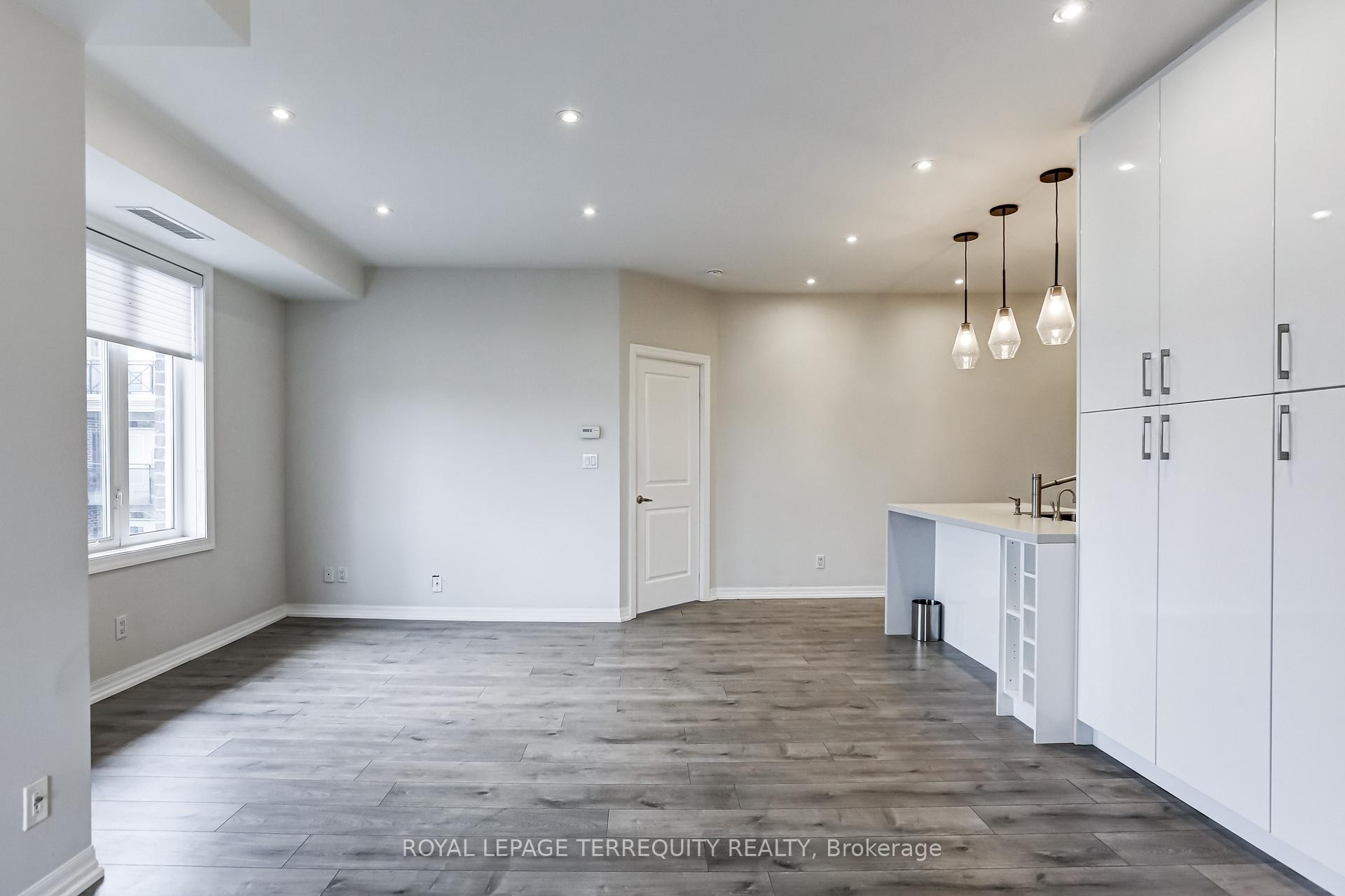 









245


Dalesford

Road, 422,
Toronto,




ON
M8Y 4H7

