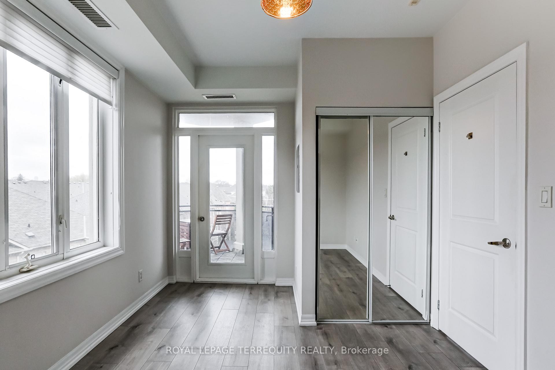 









245


Dalesford

Road, 422,
Toronto,




ON
M8Y 4H7

