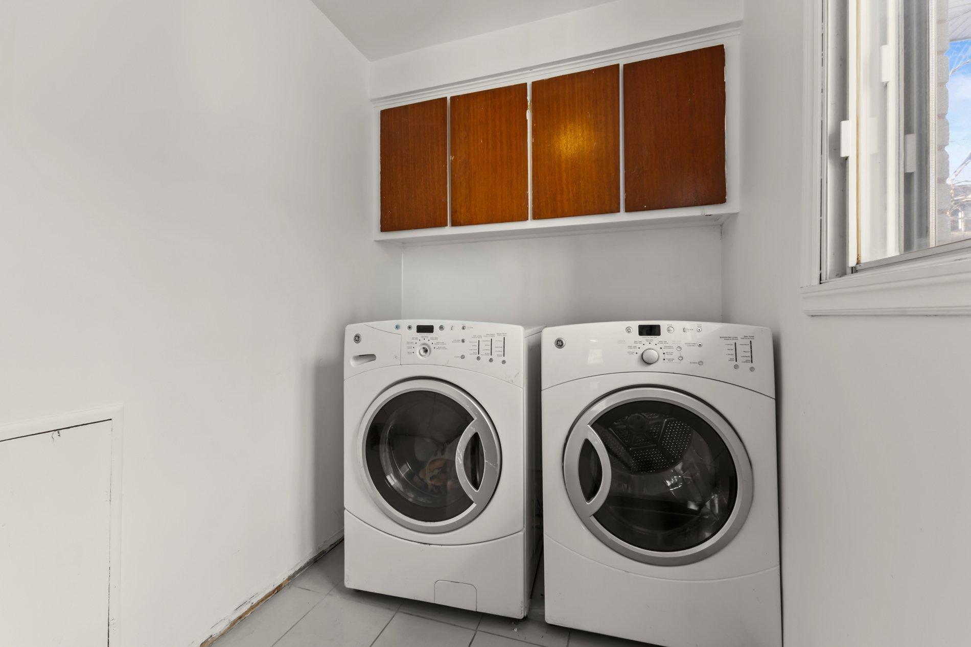 









7360

 - 7366


Av. de la Nantaise

,
Montréal (Anjou),




QC
H1M1B5

