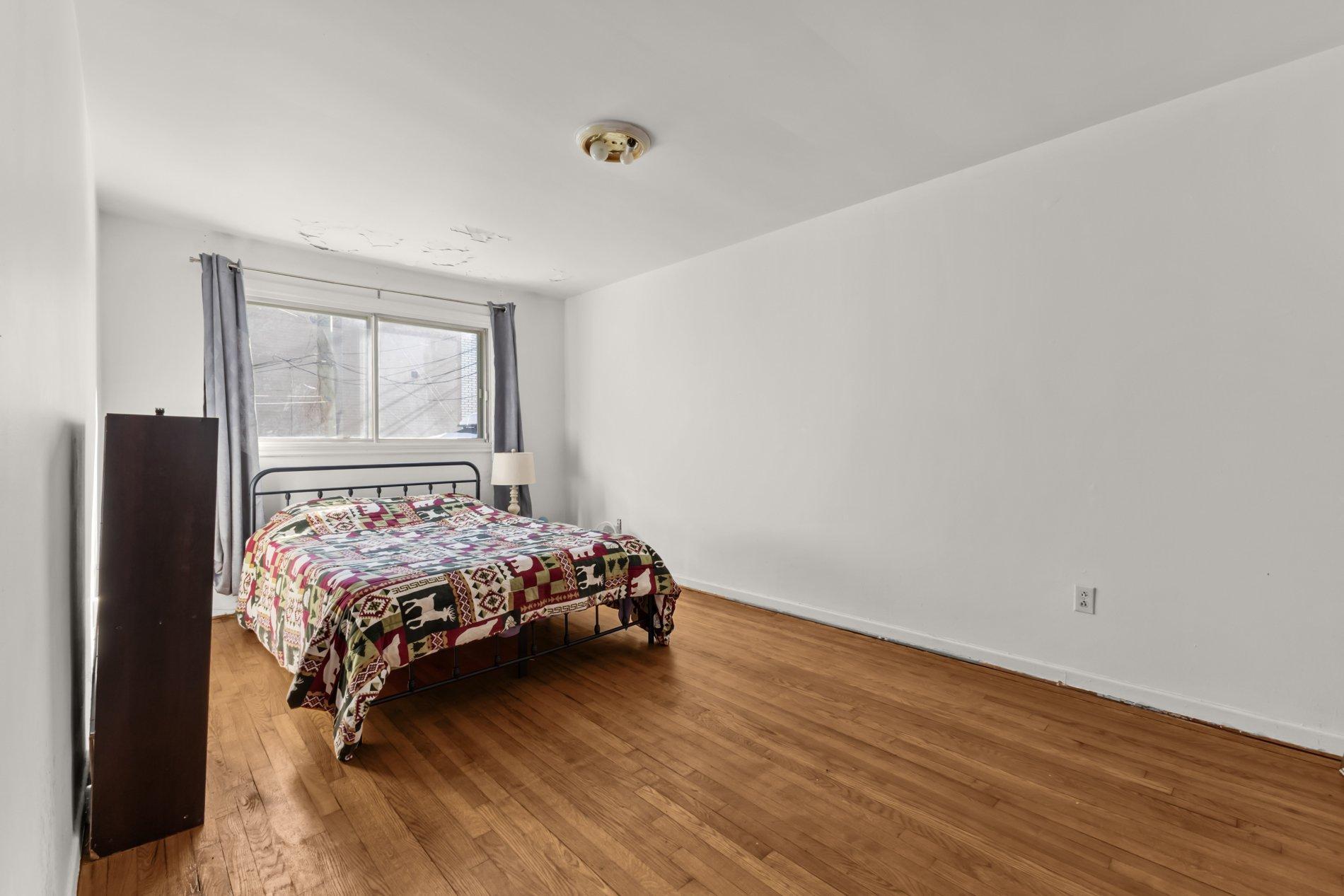 









7360

 - 7366


Av. de la Nantaise

,
Montréal (Anjou),




QC
H1M1B5

