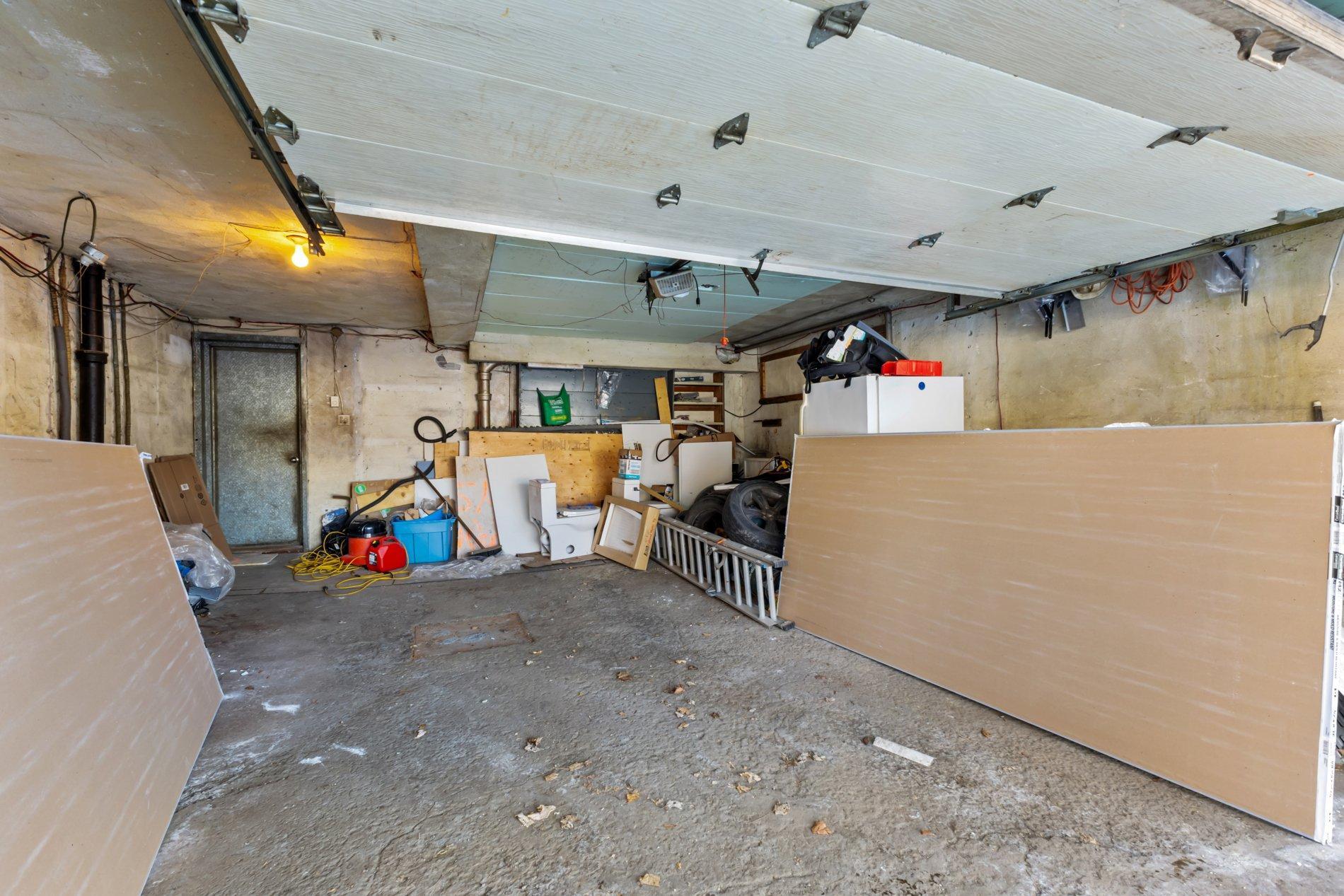 









7360

 - 7366


Av. de la Nantaise

,
Montréal (Anjou),




QC
H1M1B5

