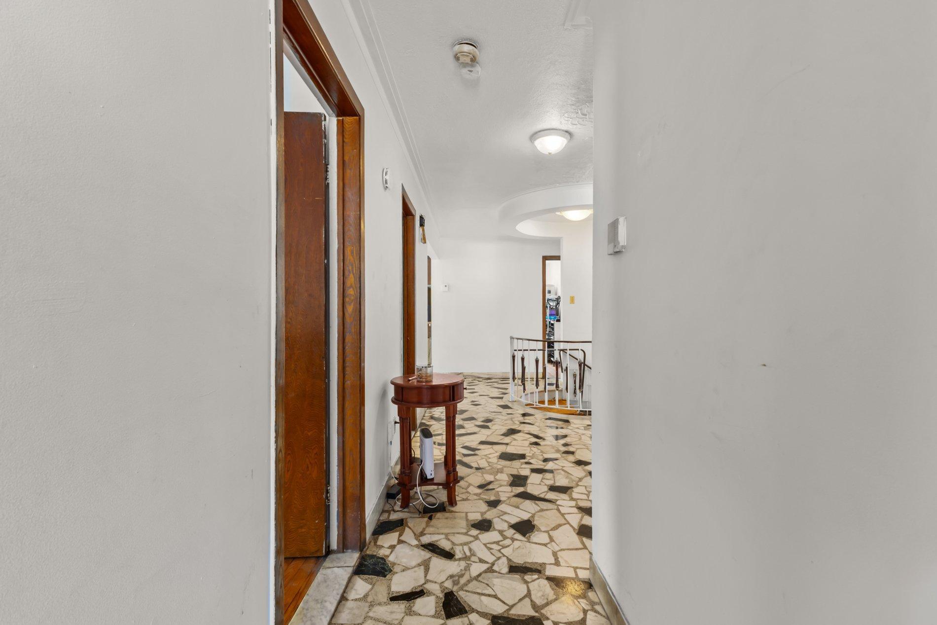 









7360

 - 7366


Av. de la Nantaise

,
Montréal (Anjou),




QC
H1M1B5

