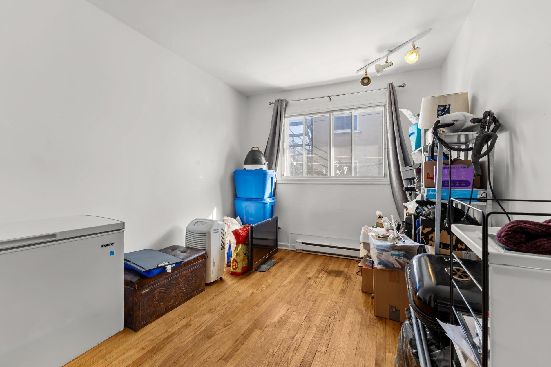 









7360

 - 7366


Av. de la Nantaise

,
Montréal (Anjou),




QC
H1M1B5

