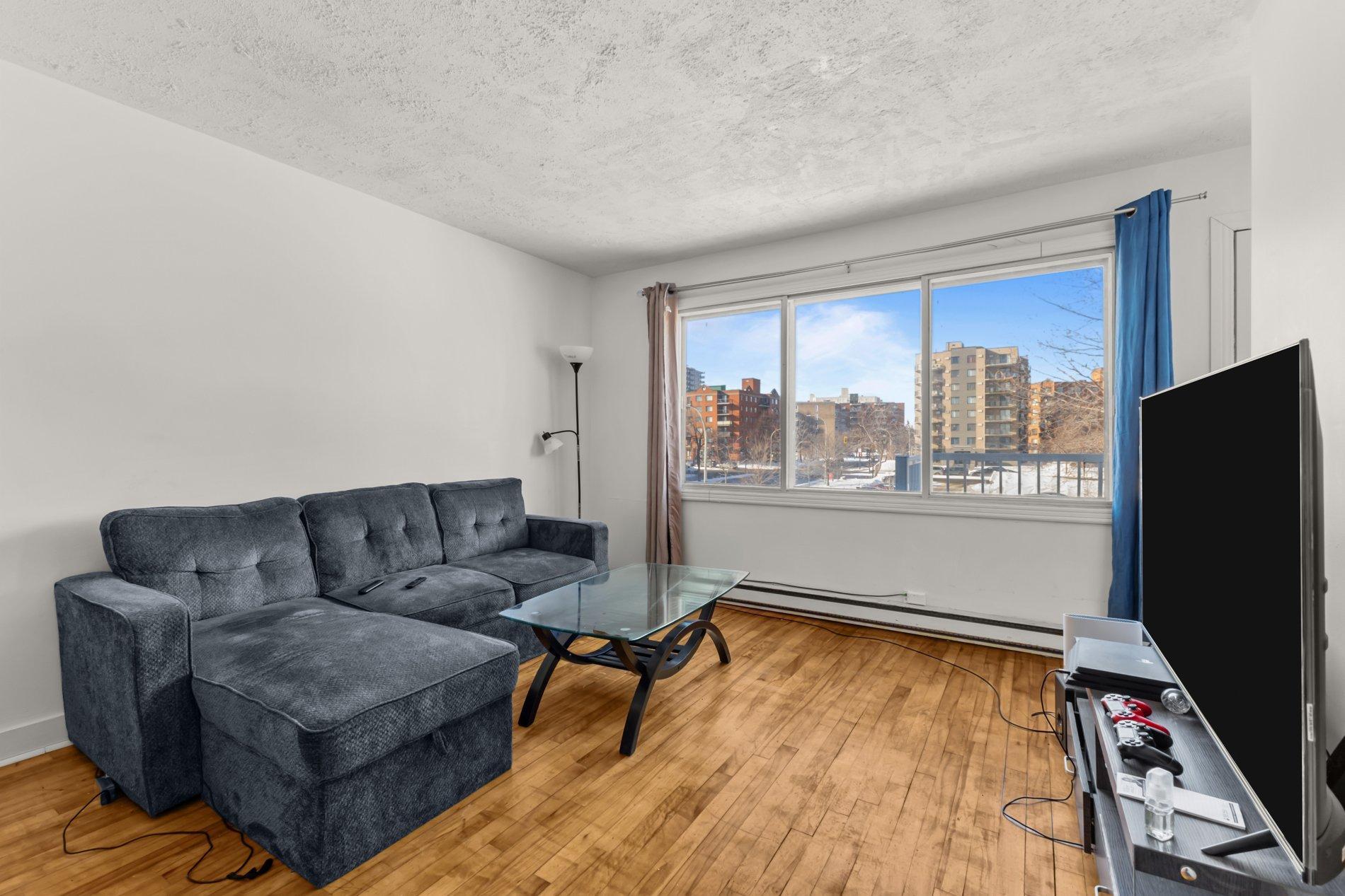 









7360

 - 7366


Av. de la Nantaise

,
Montréal (Anjou),




QC
H1M1B5

