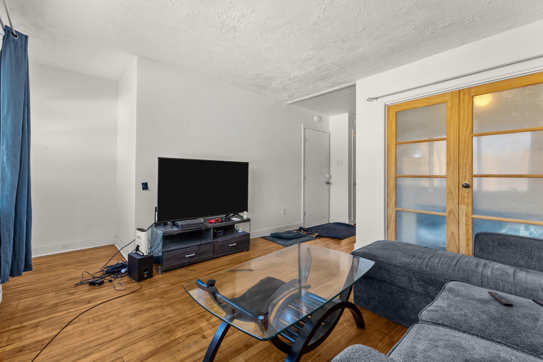 









7360

 - 7366


Av. de la Nantaise

,
Montréal (Anjou),




QC
H1M1B5

