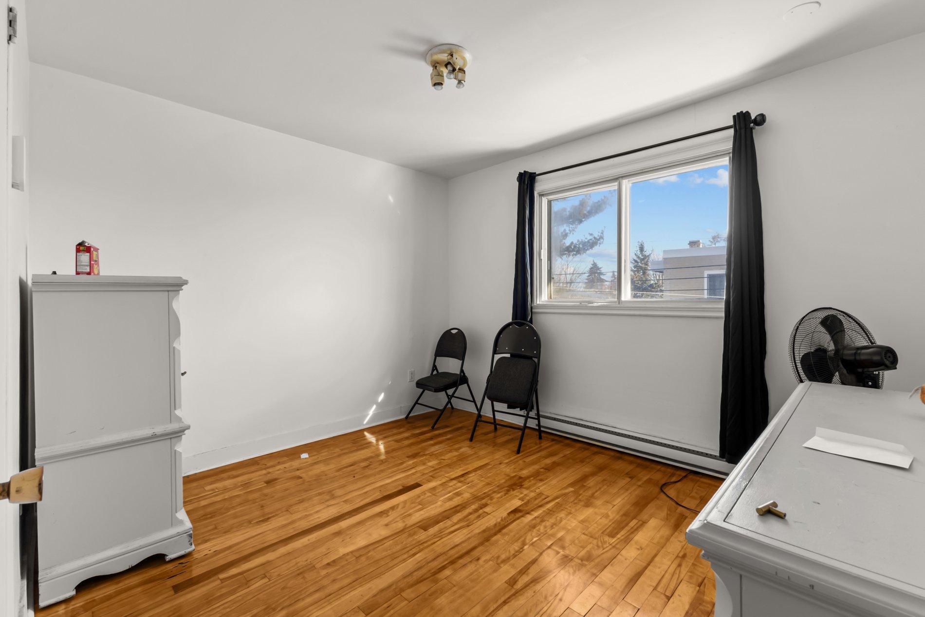 









7360

 - 7366


Av. de la Nantaise

,
Montréal (Anjou),




QC
H1M1B5

