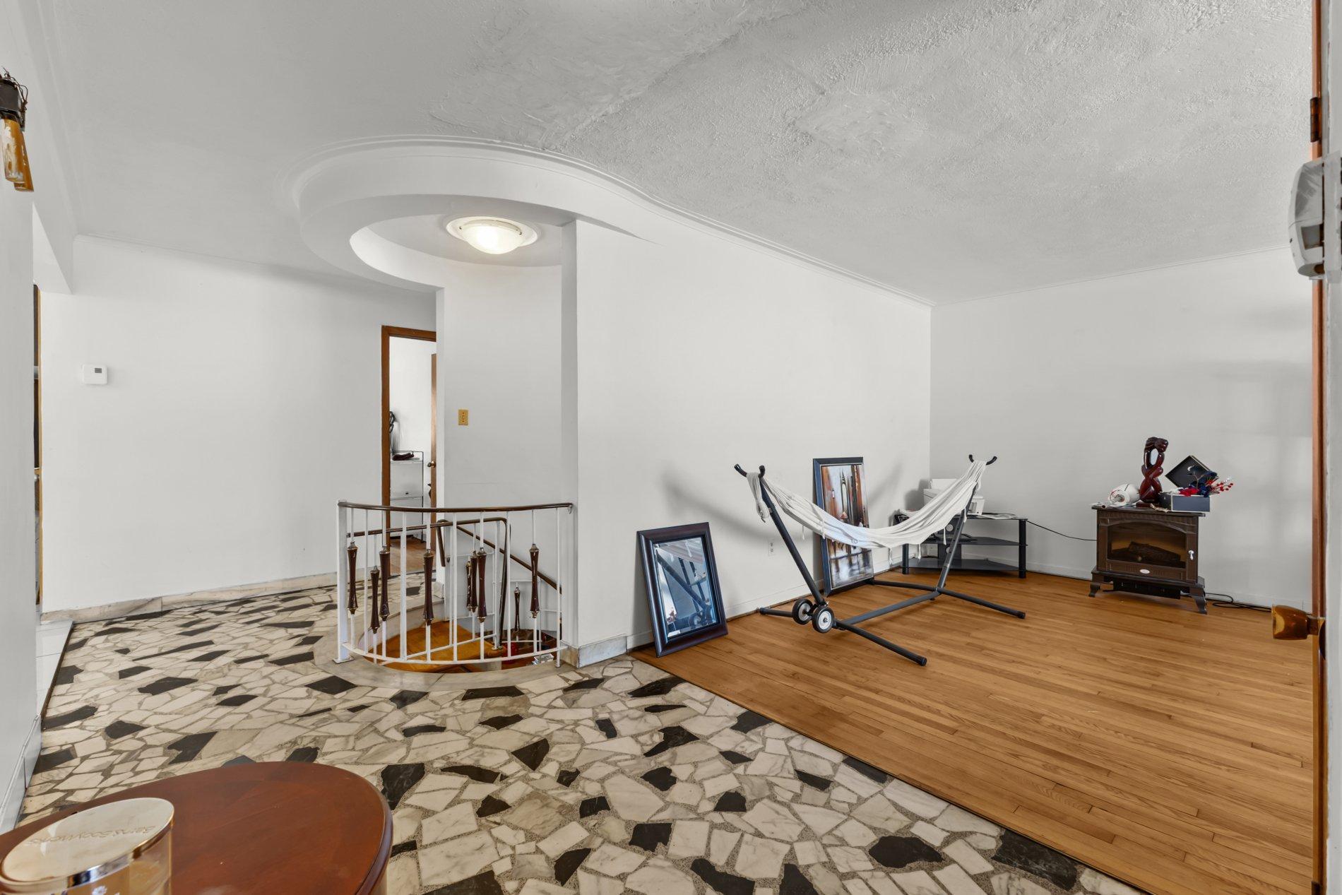 









7360

 - 7366


Av. de la Nantaise

,
Montréal (Anjou),




QC
H1M1B5

