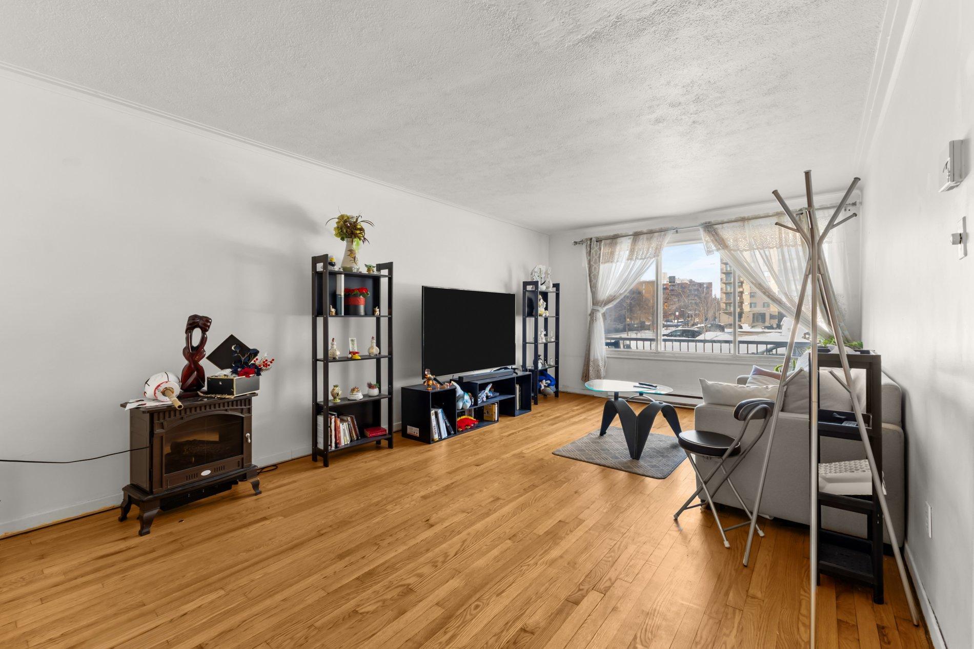 









7360

 - 7366


Av. de la Nantaise

,
Montréal (Anjou),




QC
H1M1B5

