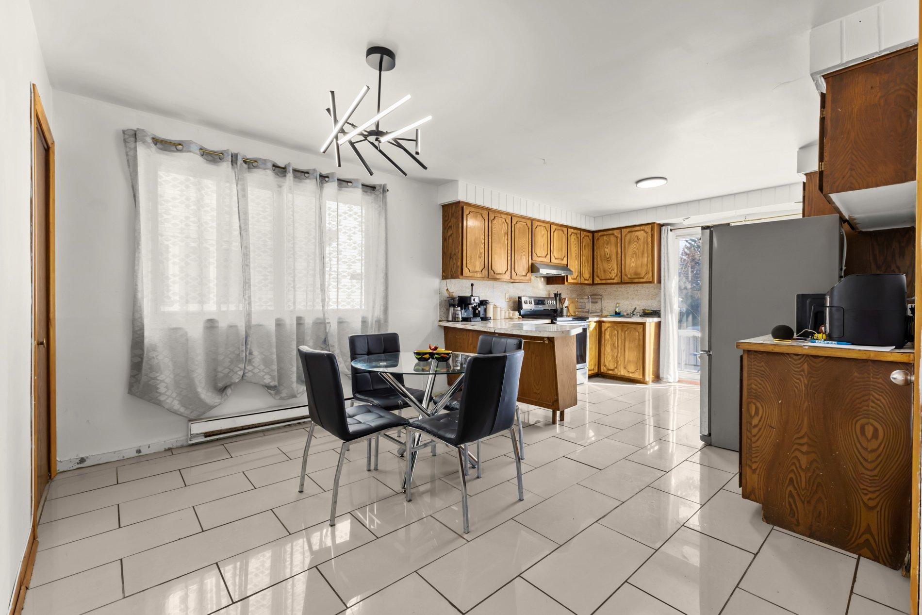 









7360

 - 7366


Av. de la Nantaise

,
Montréal (Anjou),




QC
H1M1B5

