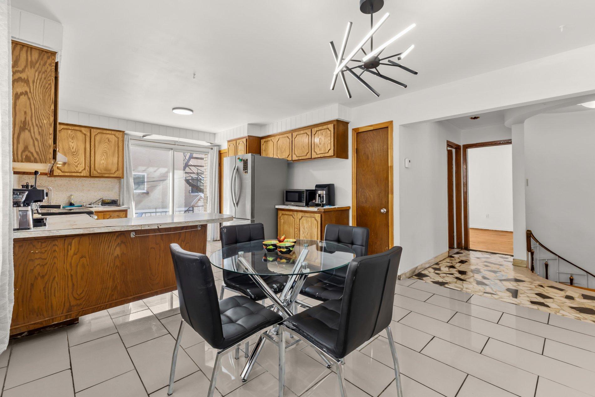 









7360

 - 7366


Av. de la Nantaise

,
Montréal (Anjou),




QC
H1M1B5

