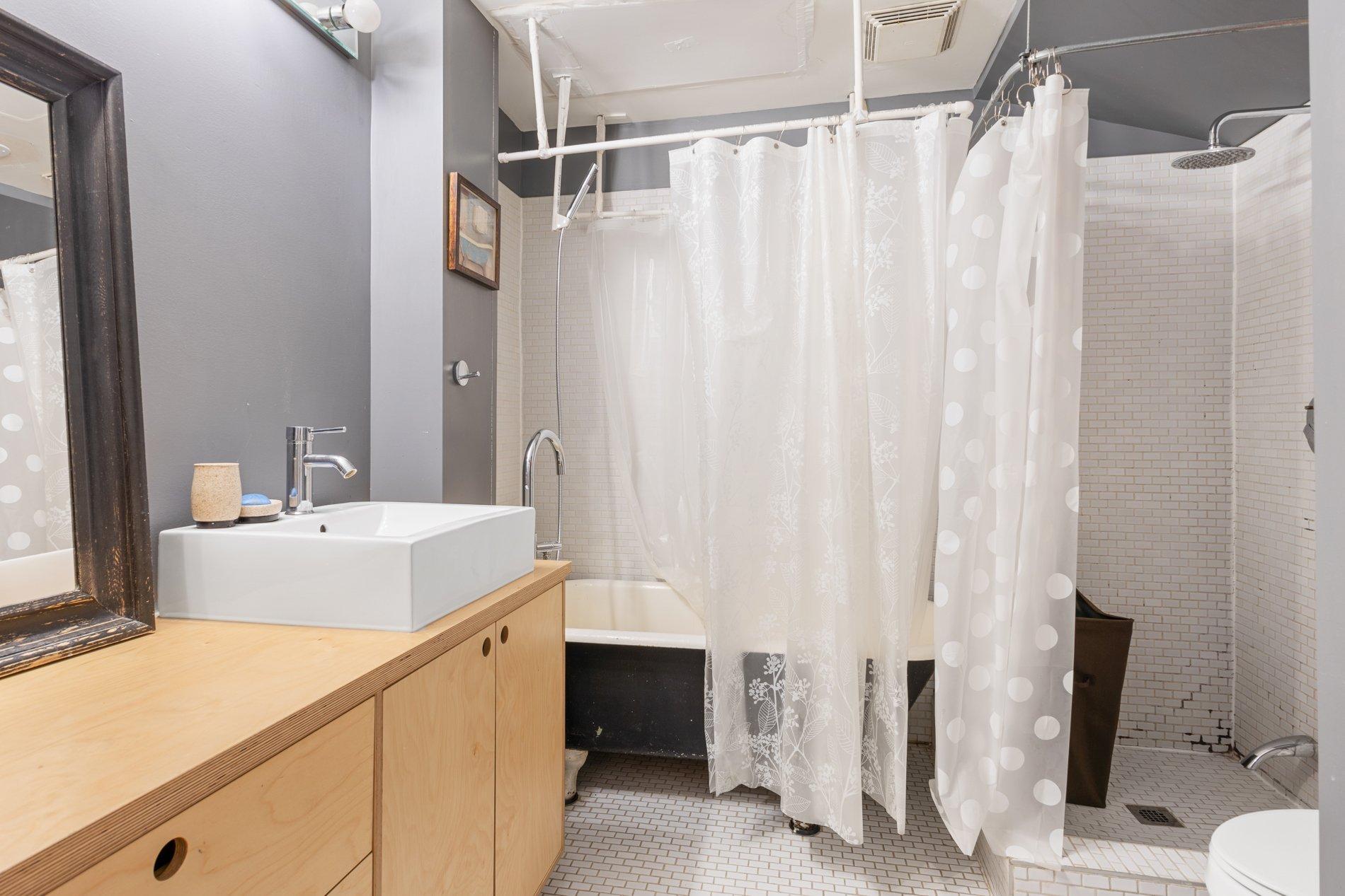 









5192

 - 5194


Rue St-Dominique

,
Montréal (Le Plateau-Mont-Royal),




QC
H2T1V2

