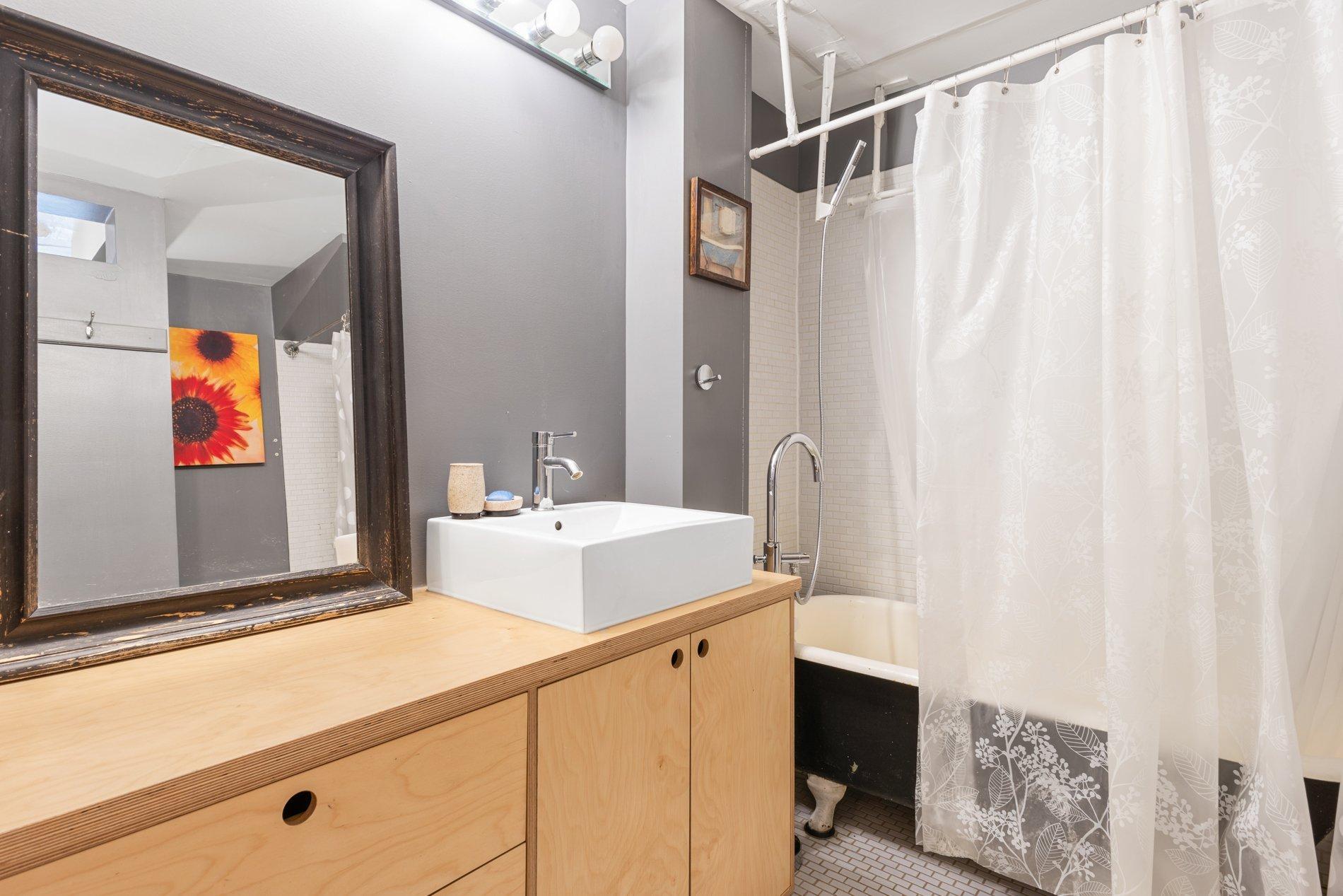 









5192

 - 5194


Rue St-Dominique

,
Montréal (Le Plateau-Mont-Royal),




QC
H2T1V2

