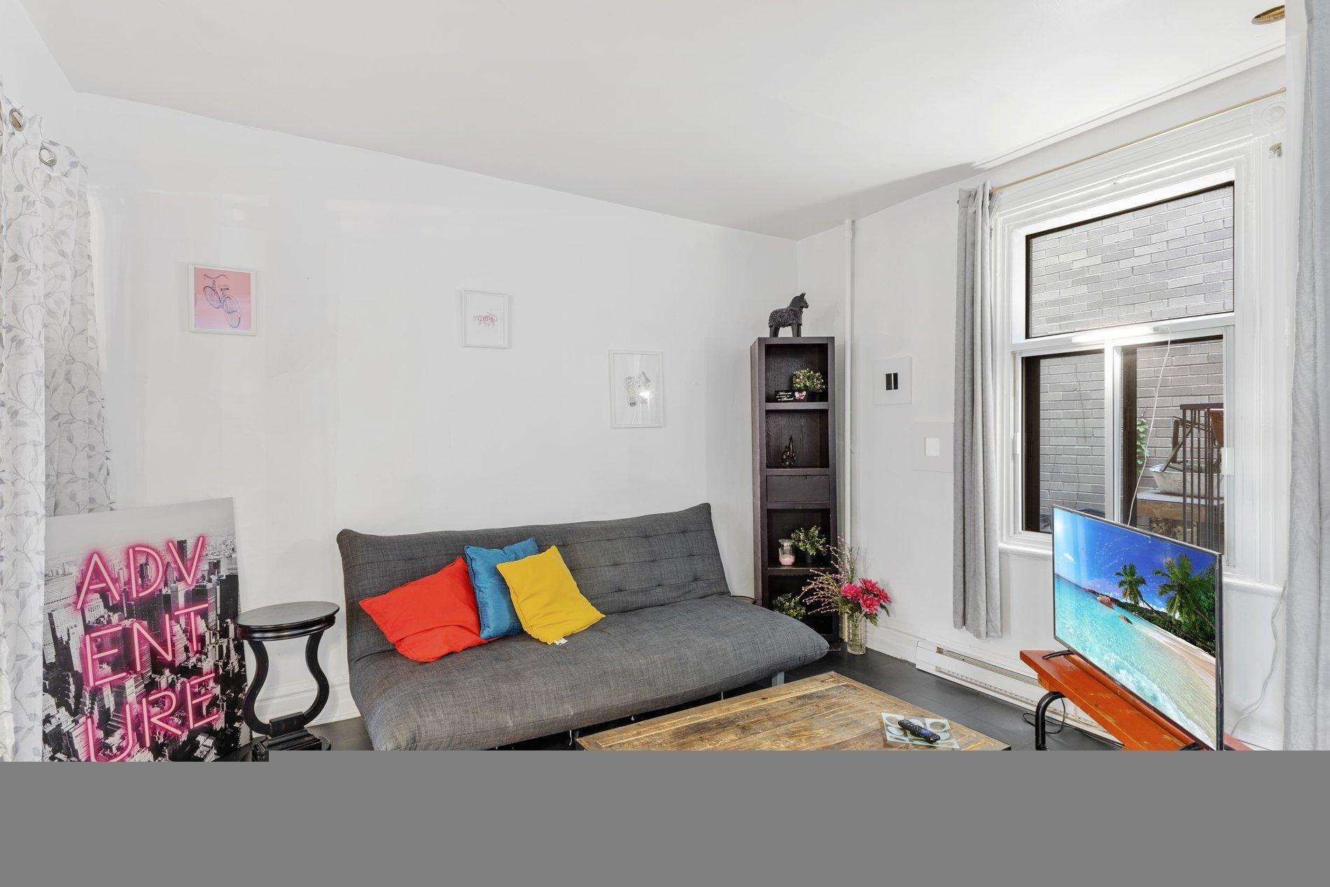









5192

 - 5194


Rue St-Dominique

,
Montréal (Le Plateau-Mont-Royal),




QC
H2T1V2

