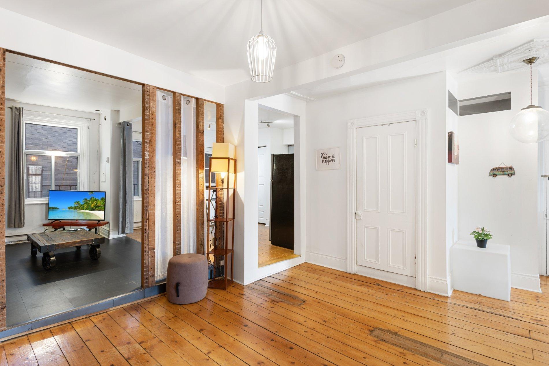 









5192

 - 5194


Rue St-Dominique

,
Montréal (Le Plateau-Mont-Royal),




QC
H2T1V2

