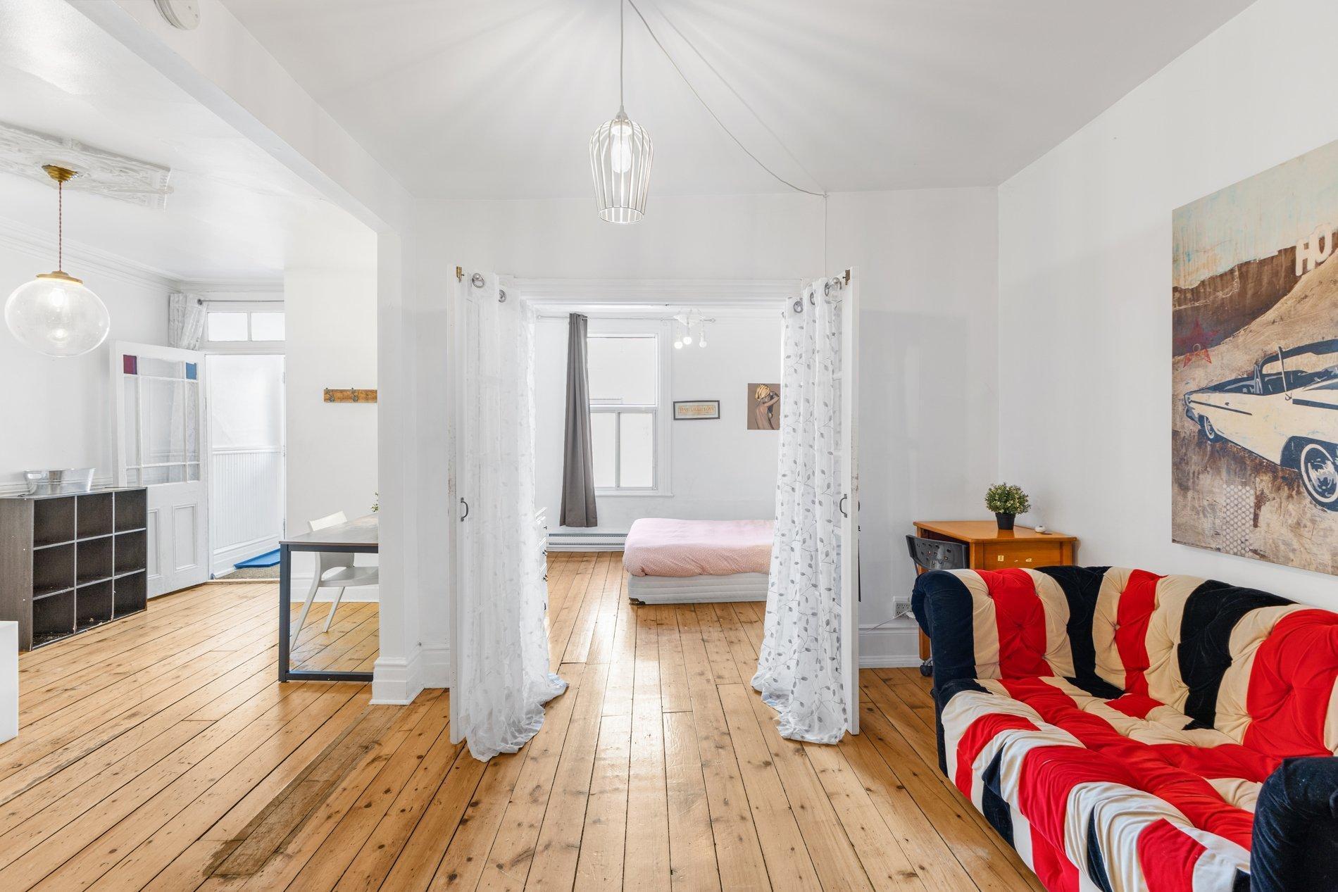 









5192

 - 5194


Rue St-Dominique

,
Montréal (Le Plateau-Mont-Royal),




QC
H2T1V2

