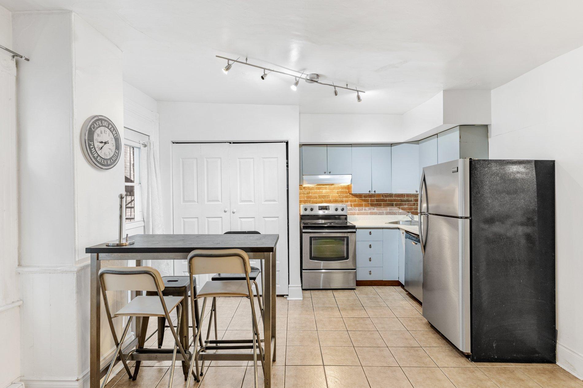 









5192

 - 5194


Rue St-Dominique

,
Montréal (Le Plateau-Mont-Royal),




QC
H2T1V2

