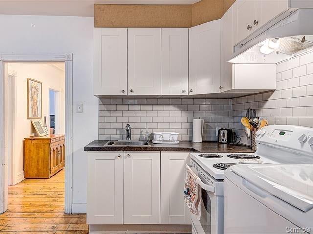 









5196

 - 5198


Rue St-Dominique

,
Montréal (Le Plateau-Mont-Royal),




QC
H2T1V2

